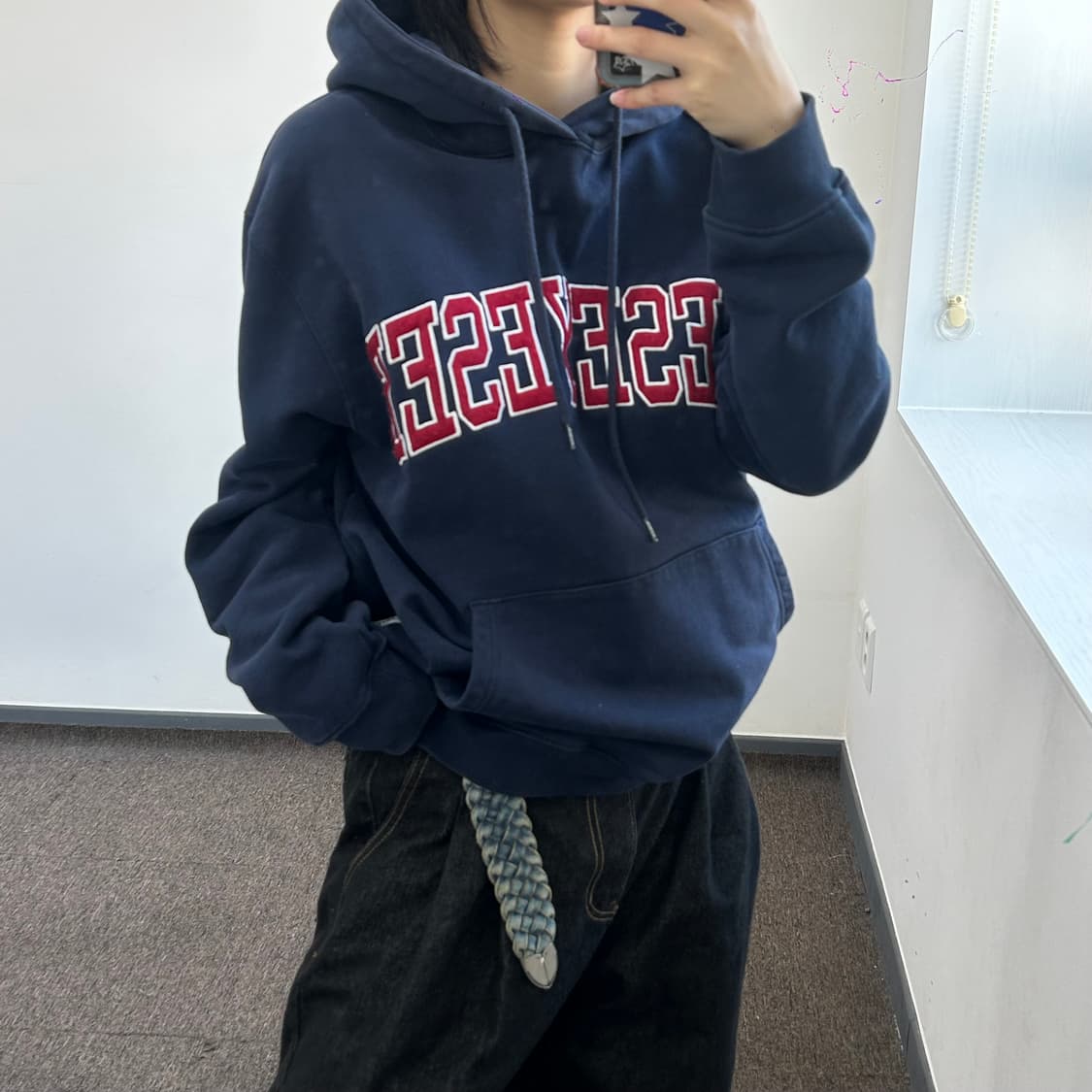 Yeseyesee 예스아이씨 레드 스펠아웃로고 네이비 후드티 상품이미지2