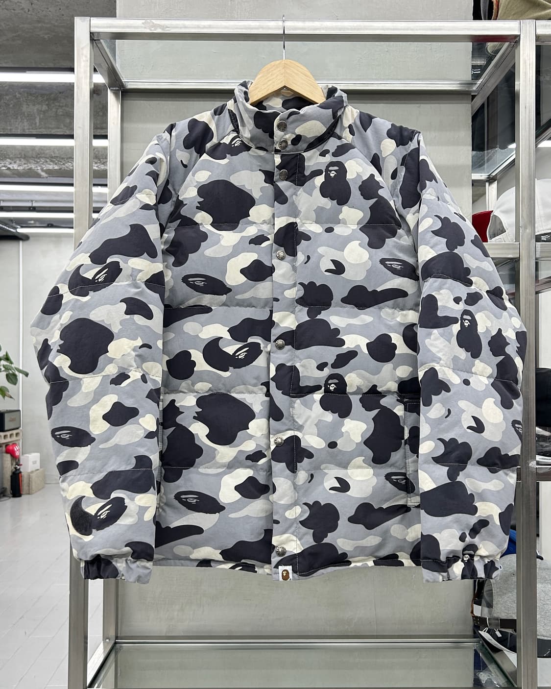 베이프 00s OG 퍼스트 그레이 카모 구스다운 푸퍼 자켓 상품이미지1