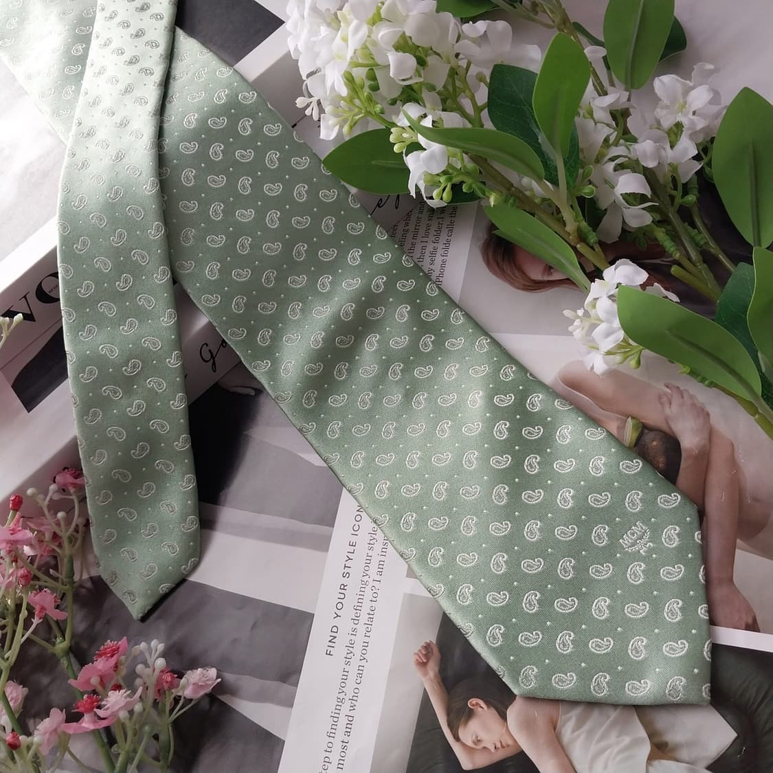 엠씨엠 실크 페이즐리 자수 넥타이 8.2cm A+등급 K1926
 상품이미지2