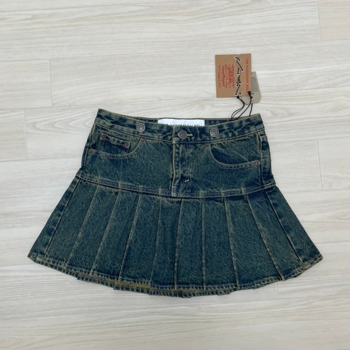 (새상품) 리바이스 X 앤더슨벨 콜라보 데님 플리츠 스커트 상품이미지4