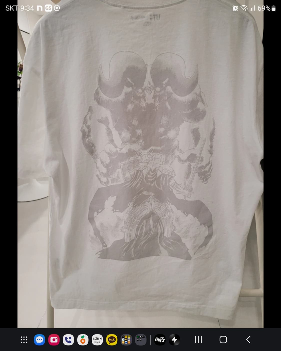 [새상품] "가츠의 포효를 입다" - 유니클로 재팬 x 베르세르크 xxl 상품이미지2