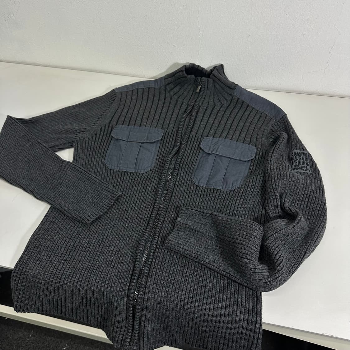 95 캘빈클라인 CK 차콜 투포켓 니트집업 상품이미지2