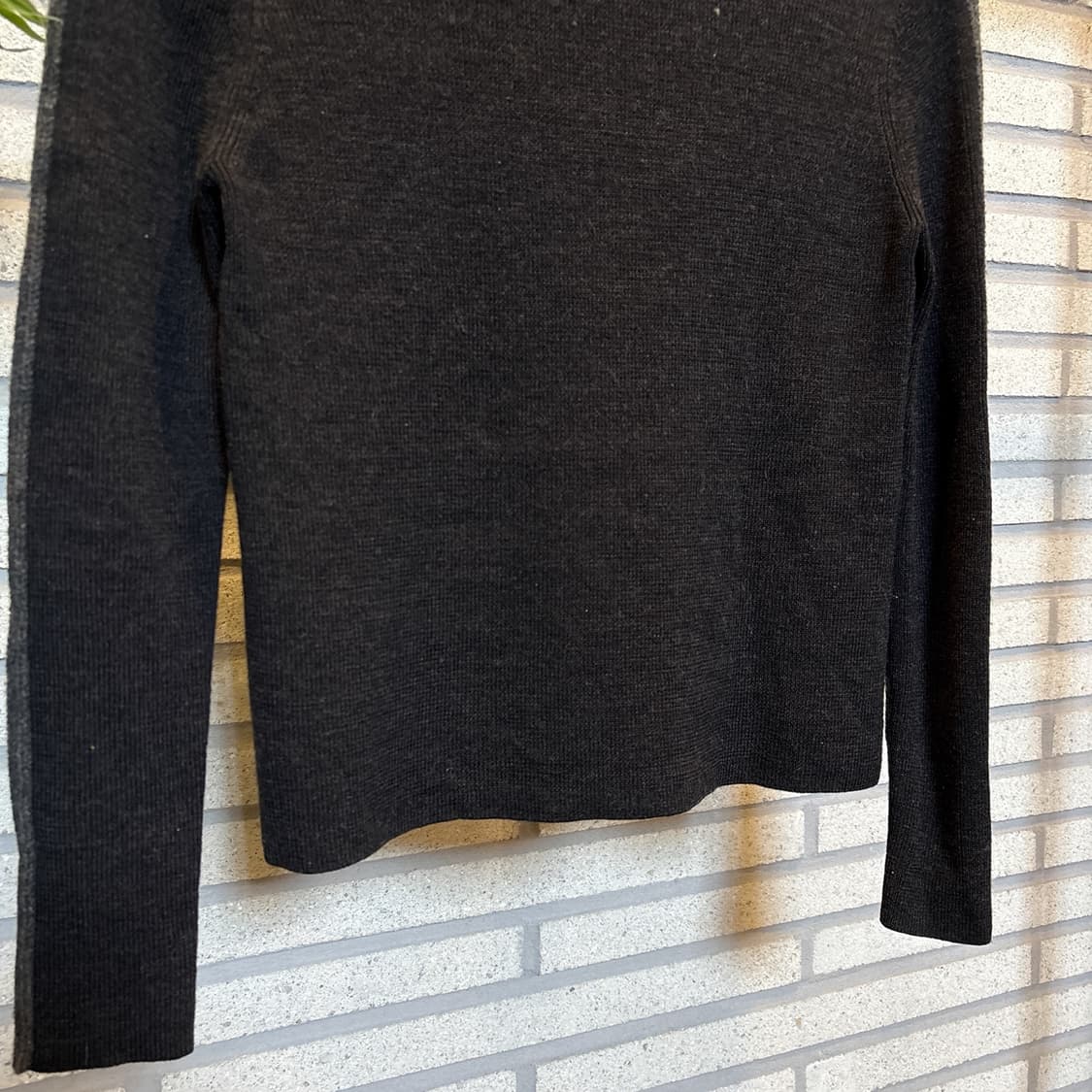 코스 더블 페이스 울 니트 세미크롭 디테일 블랙/차콜 상품이미지5