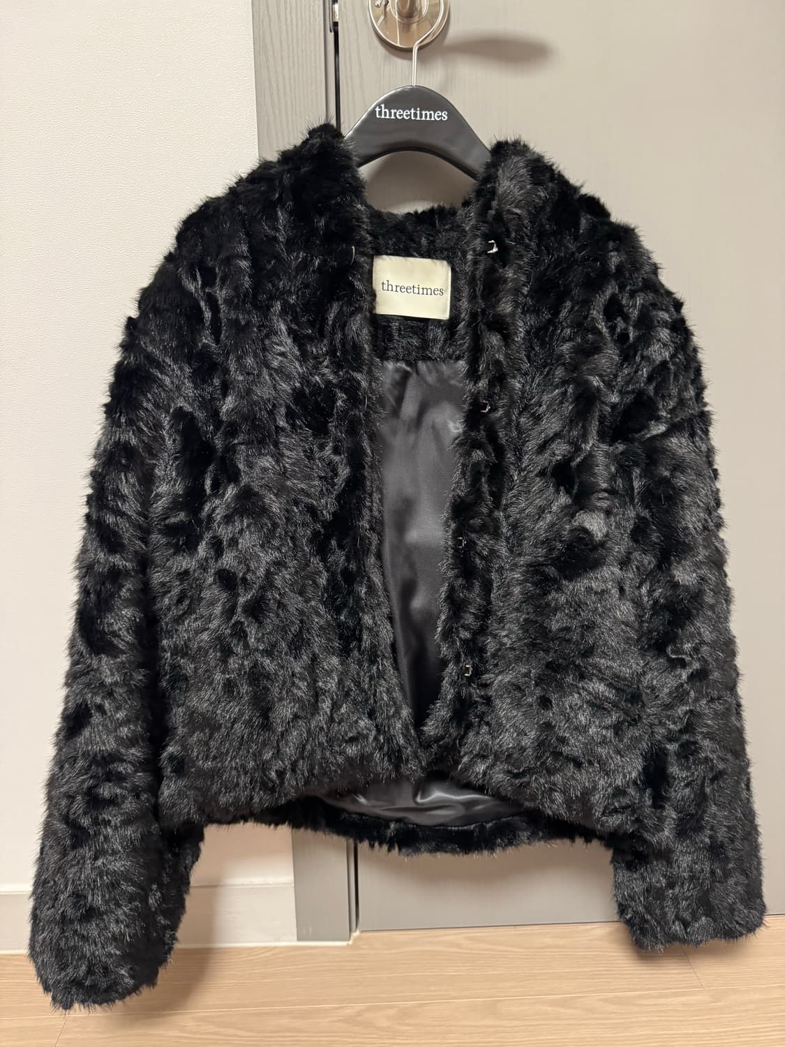 쓰리타임즈 리본 타이 퍼 자켓 - 블랙 상품이미지7