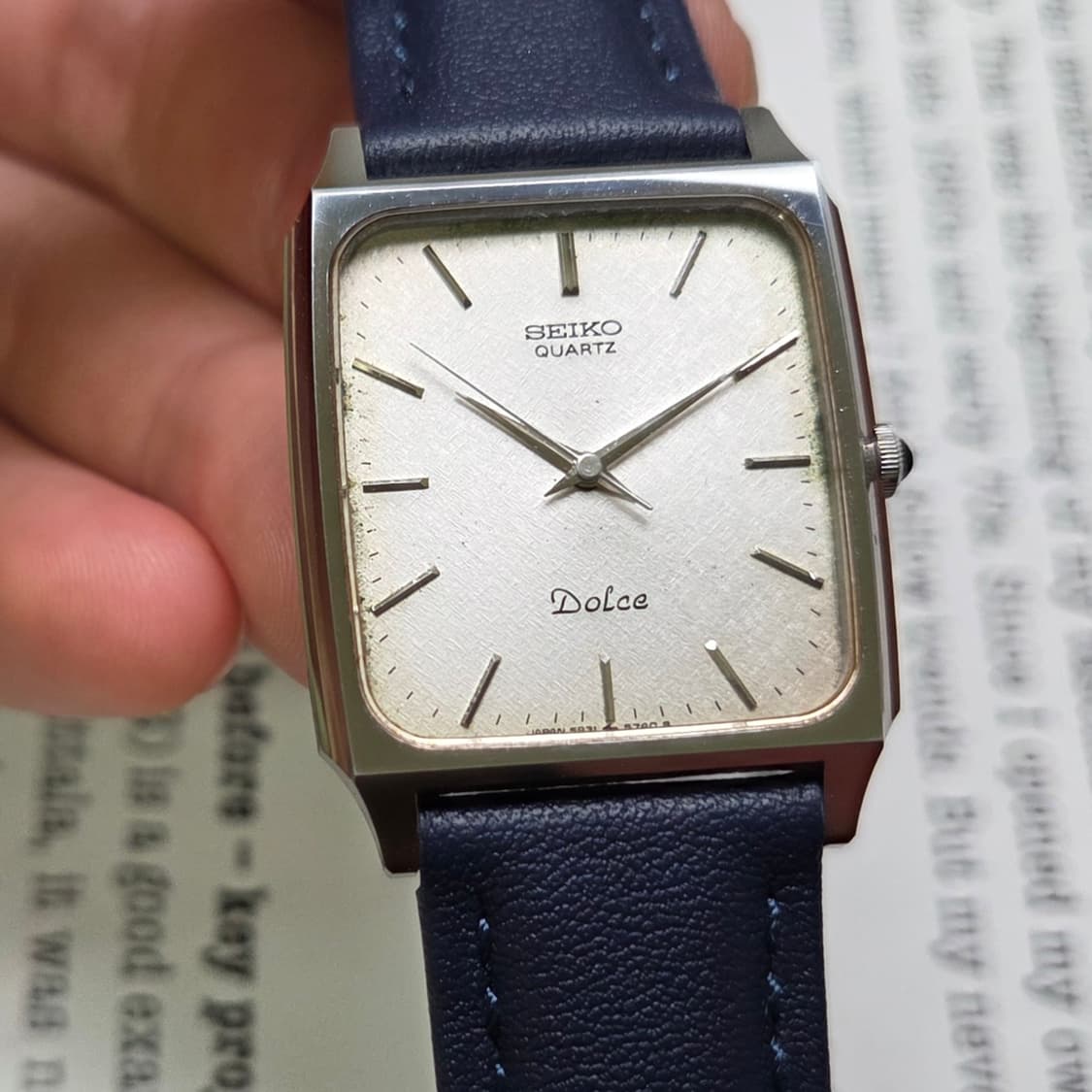 빈티지 세이코 돌체 사각탱크 텍스쳐 다이얼 칼침핸즈 논데이트 슬림쿼츠 상품이미지1