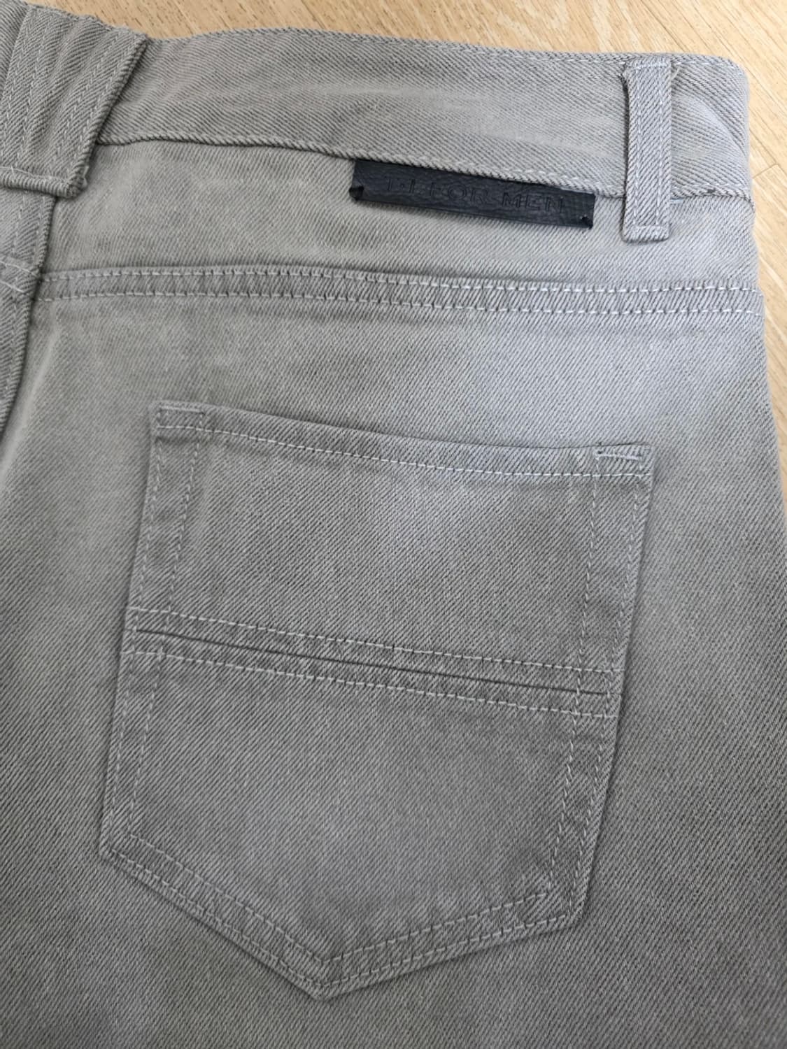 [새제품] 티아이포맨 세미 와이드 원턱 데님 팬츠 그레이 32 상품이미지6