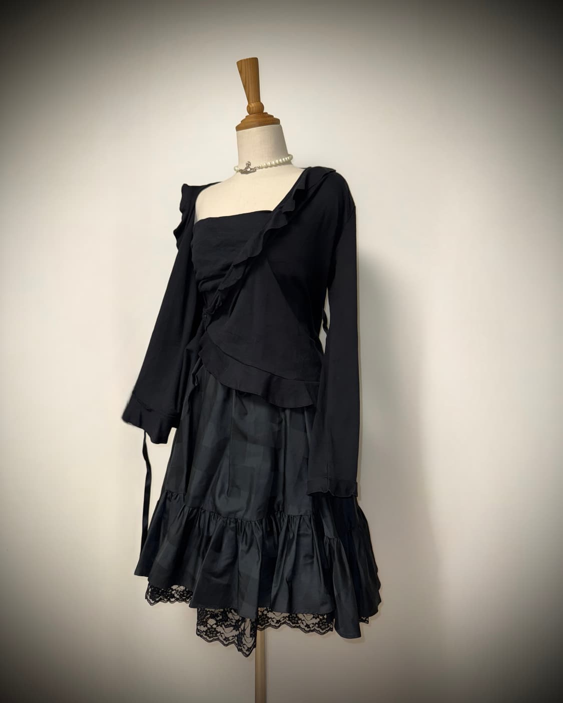 프릴 스트랩 블랙가디건 상품이미지2