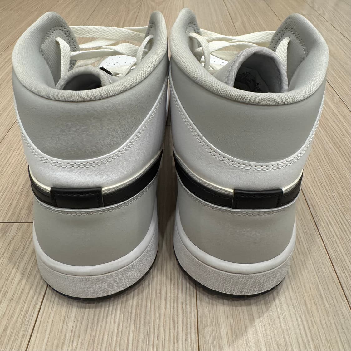 조던1 미드 그레이 포그 285 상품이미지4