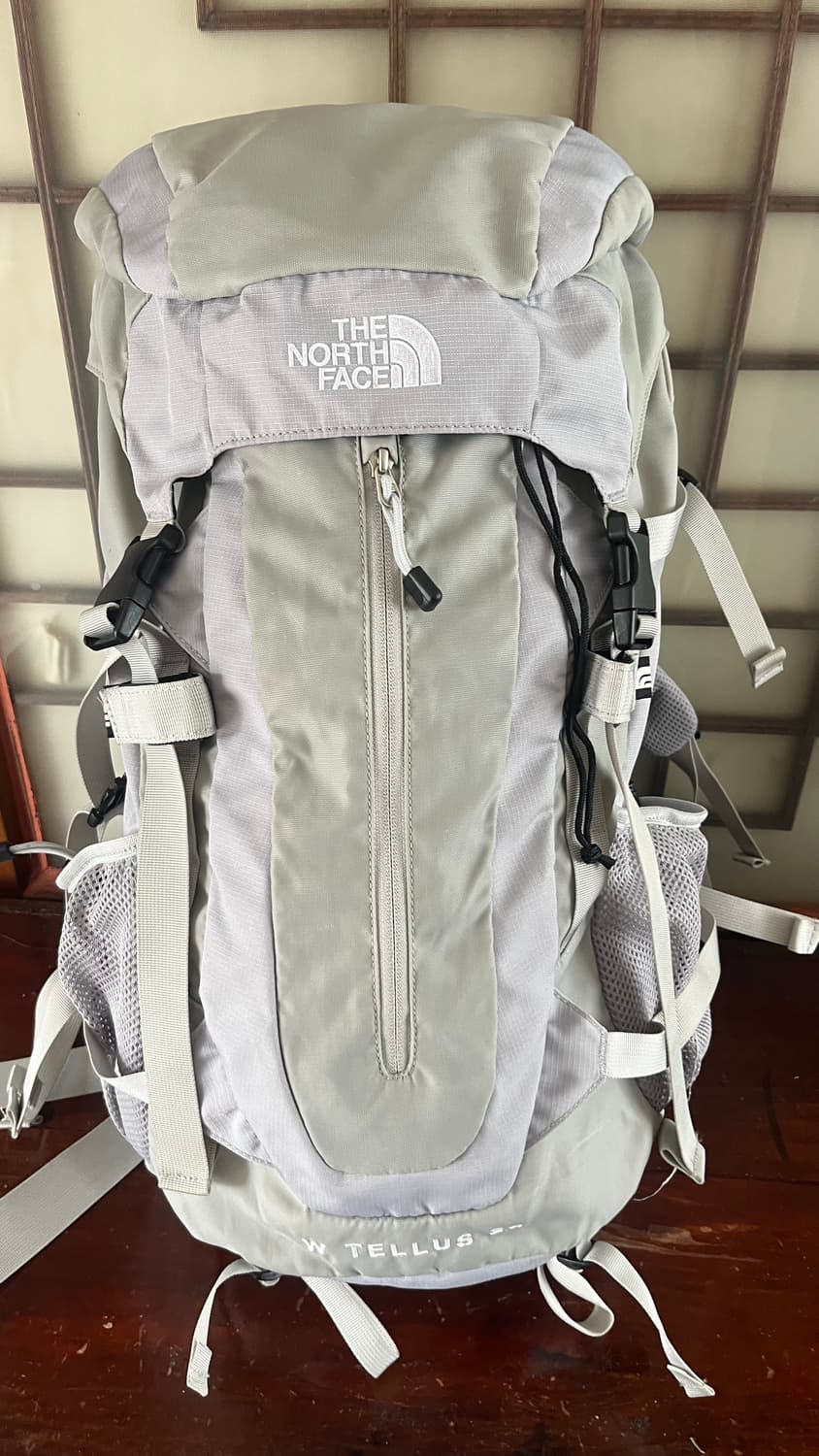 노스페이스 W 텔루스 28 등산 배낭 (그레이) 상품이미지1
