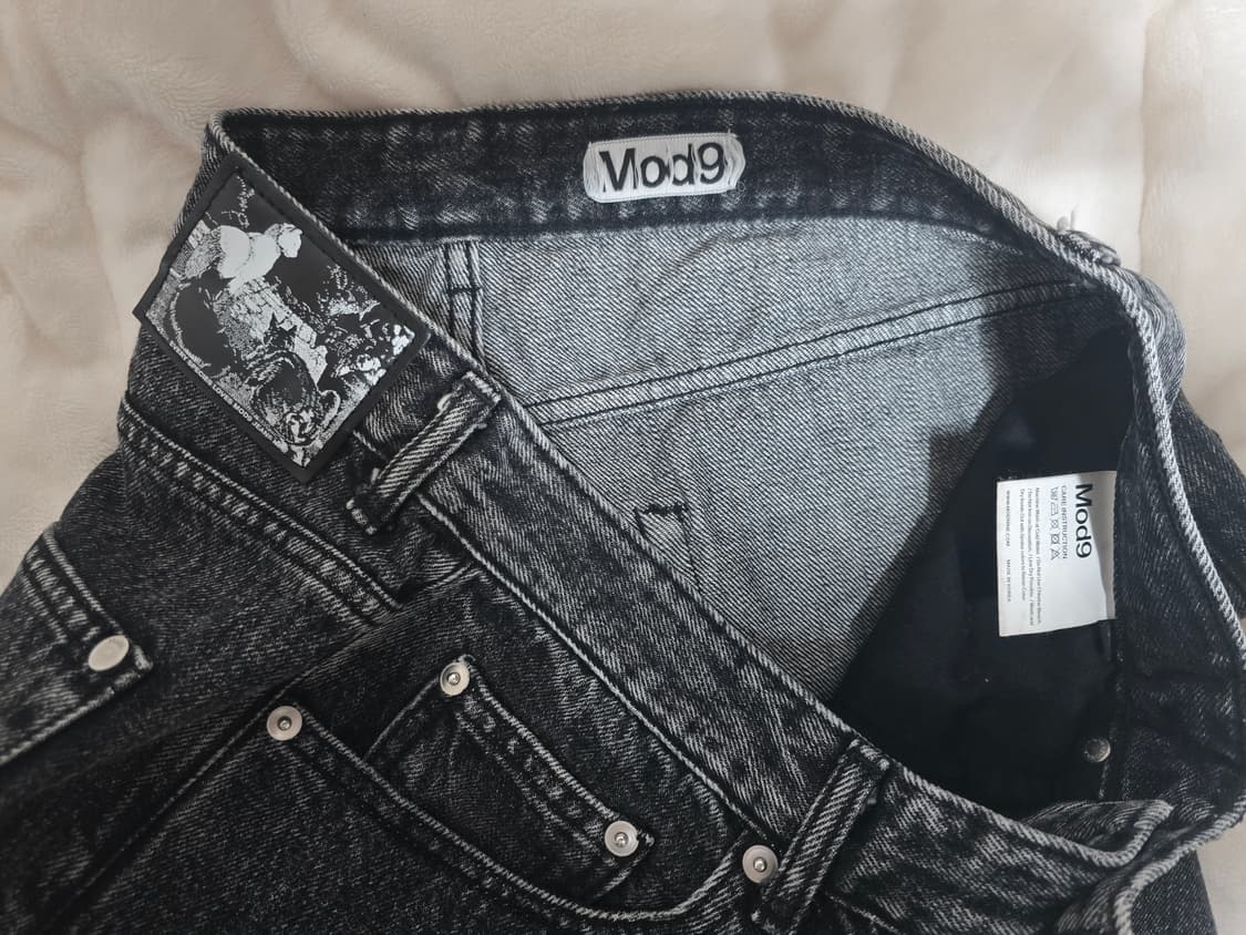 모드나인 mod1w 블랙 스타더스트 데님

30 상품이미지6