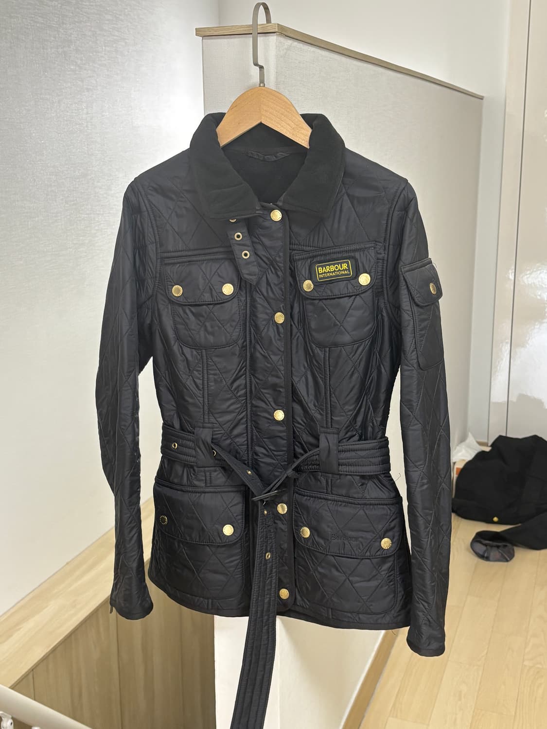 바버 폴라퀼트 퀼팅 자켓 블랙 상품이미지3