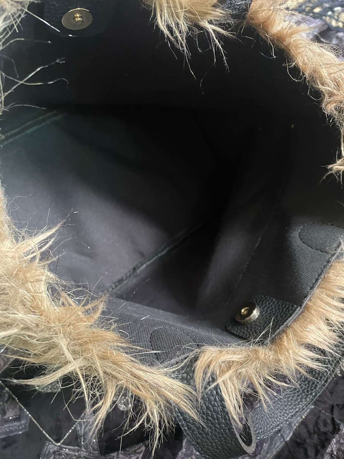 빈티지 퍼 트리밍 미니백 (Y2K 무드) 상품이미지4