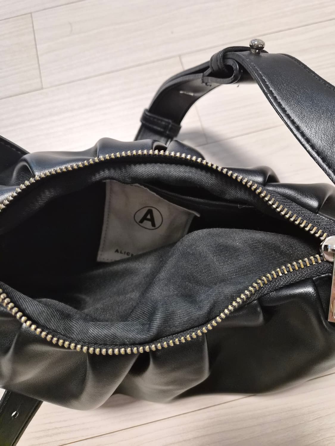 앨리스마샤(ALICEMARTHA)의 에린 미니 셔링백 상품이미지7