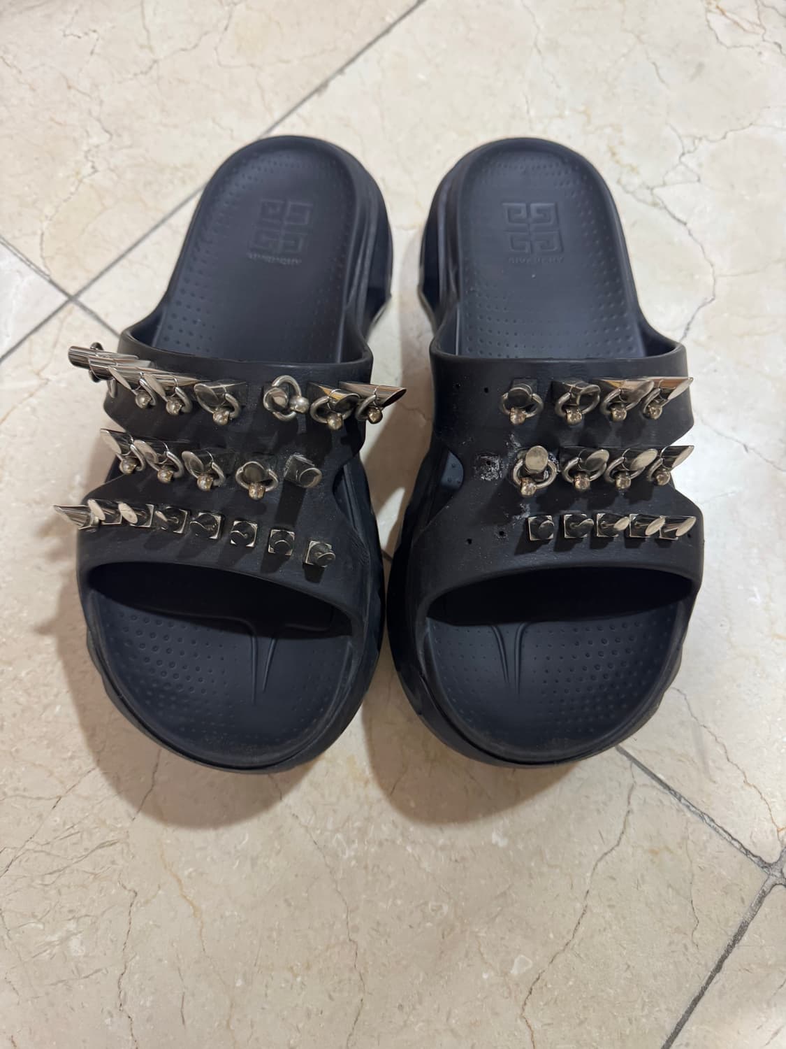 지방시 스터드 슬라이드 상품이미지1