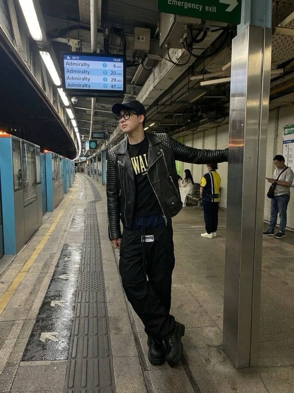 체사레파치오티 검장식 스터드 카프스킨  더블카라 바이커자켓 상품이미지2