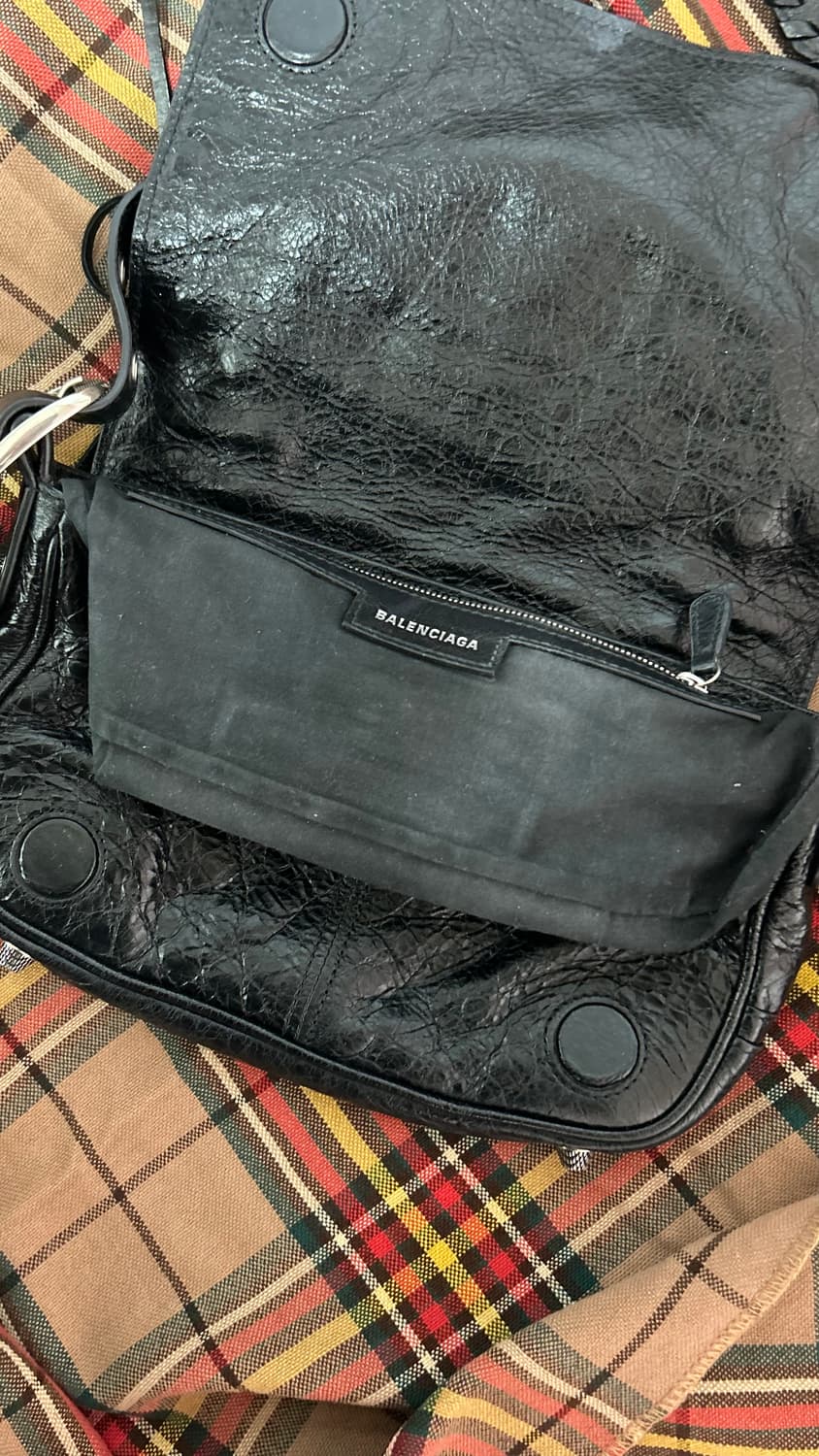 발렌시아가 르카골 플랩백 XS 블랙 판매합니다 상품이미지3