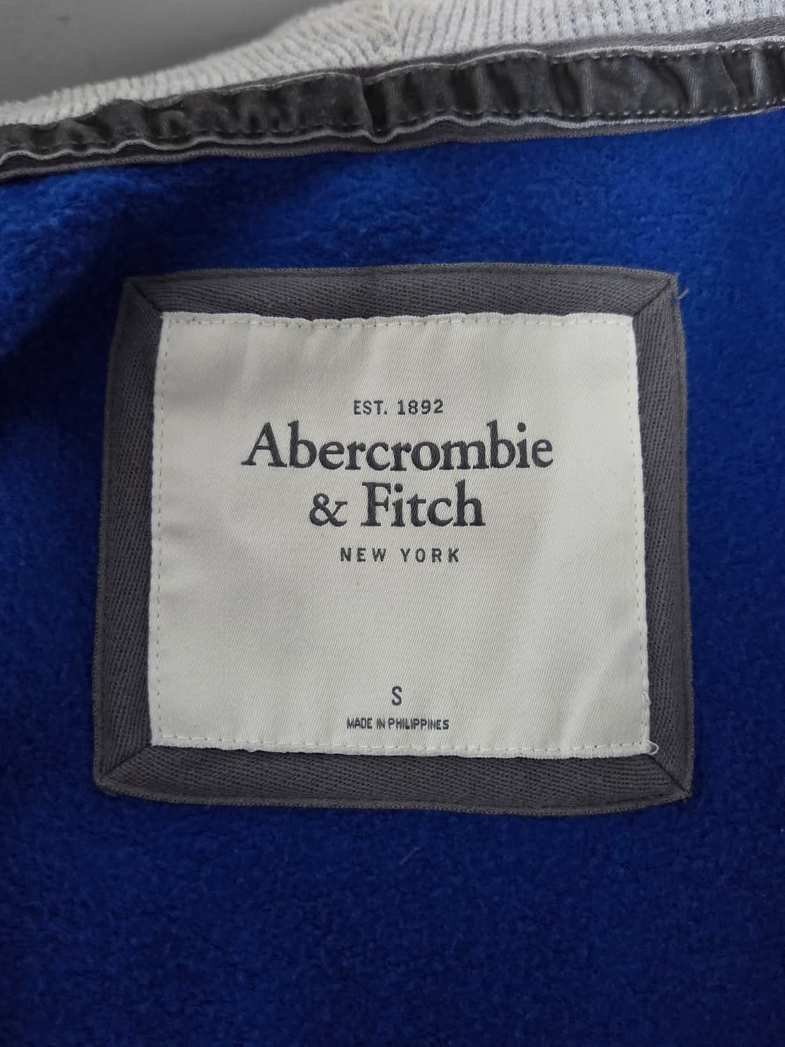 [아베크롬비 앤 피치] 아플리케 로고 기모 후드집업 | 00179 상품이미지3