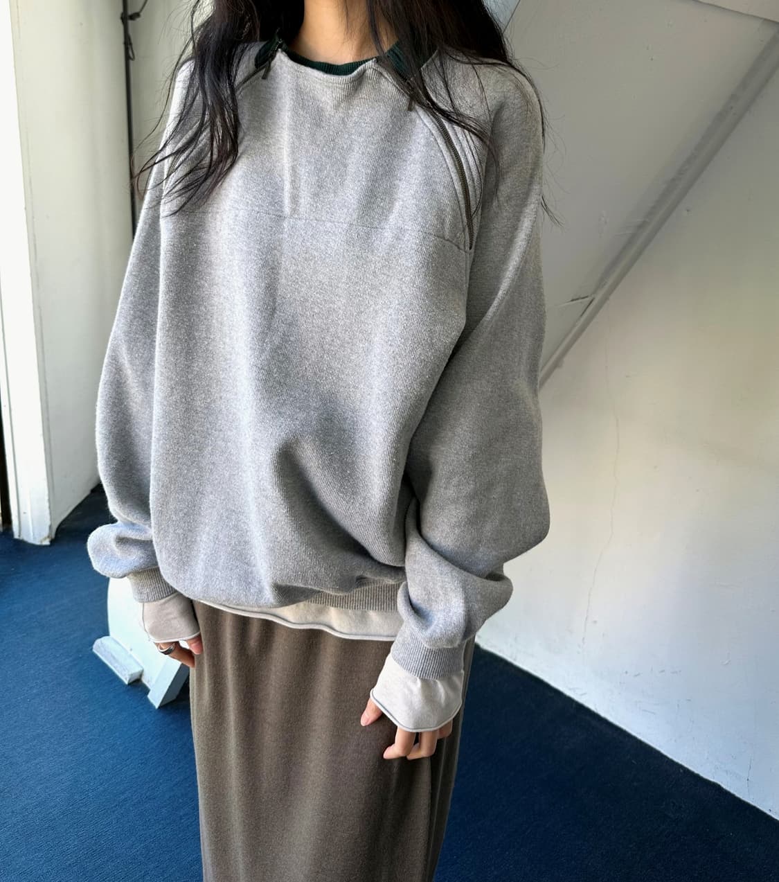 Fake layered design wide sweat P/O 상품이미지4