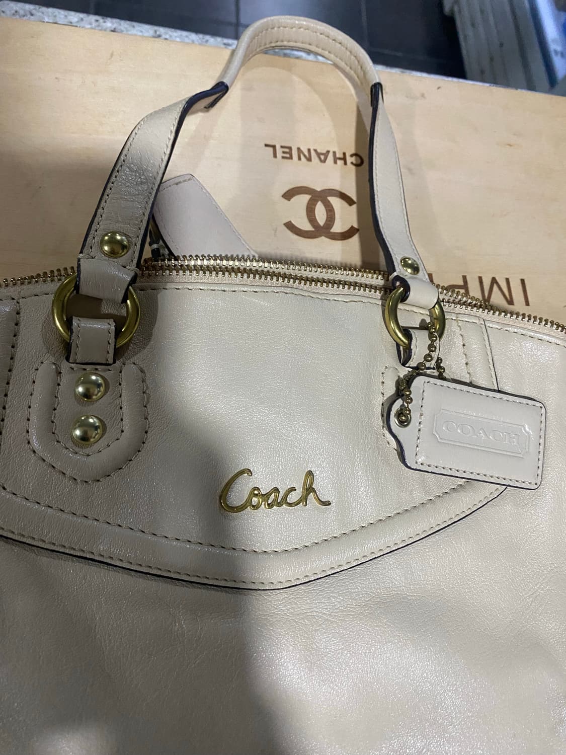 코치 아이보리 가죽 백 상품이미지4