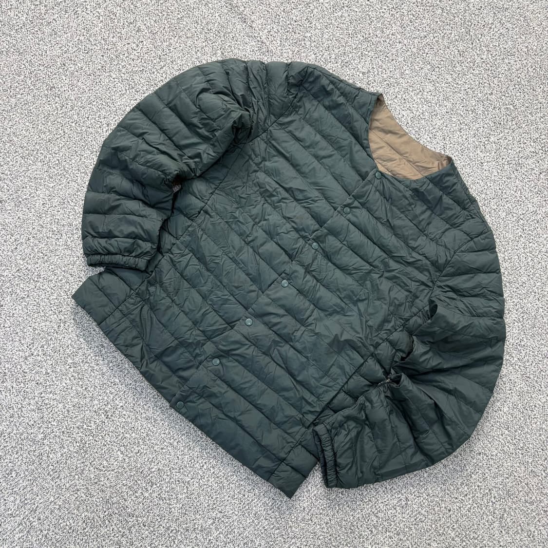 실측확인 유니클로 브이넥 경량 패딩 0428J 상품이미지1