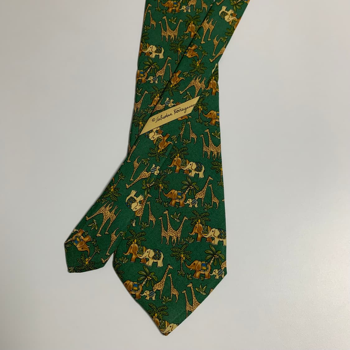 살바토레 페레가모(Ferragamo) 명품 정장넥타이 A+등급 9cm 상품이미지3