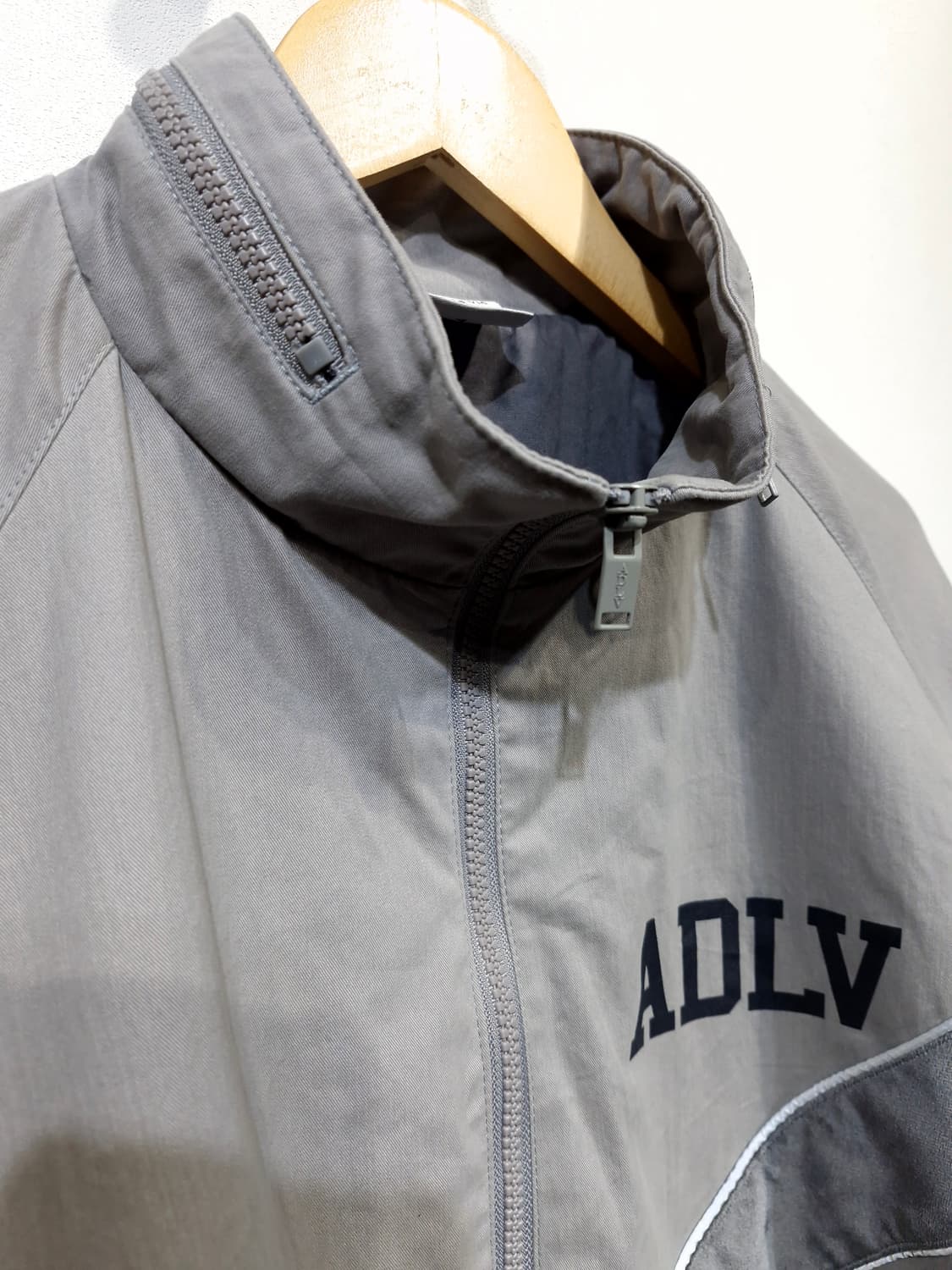 아크메드라비(ADLV) 파이핑 벨벳 자켓 그레이[1] 상품이미지3