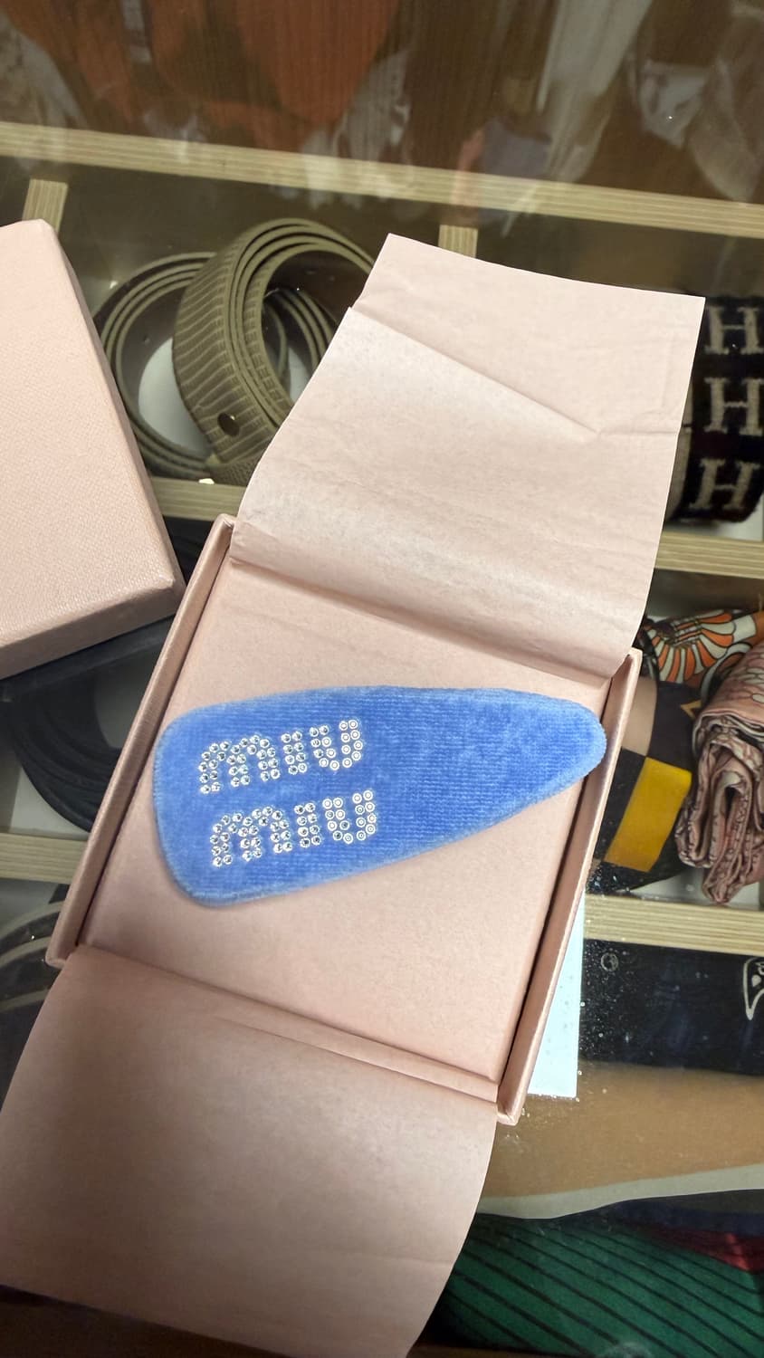 (새상품) 미우미우 벨벳 헤어핀 아이리스 컬러 상품이미지6