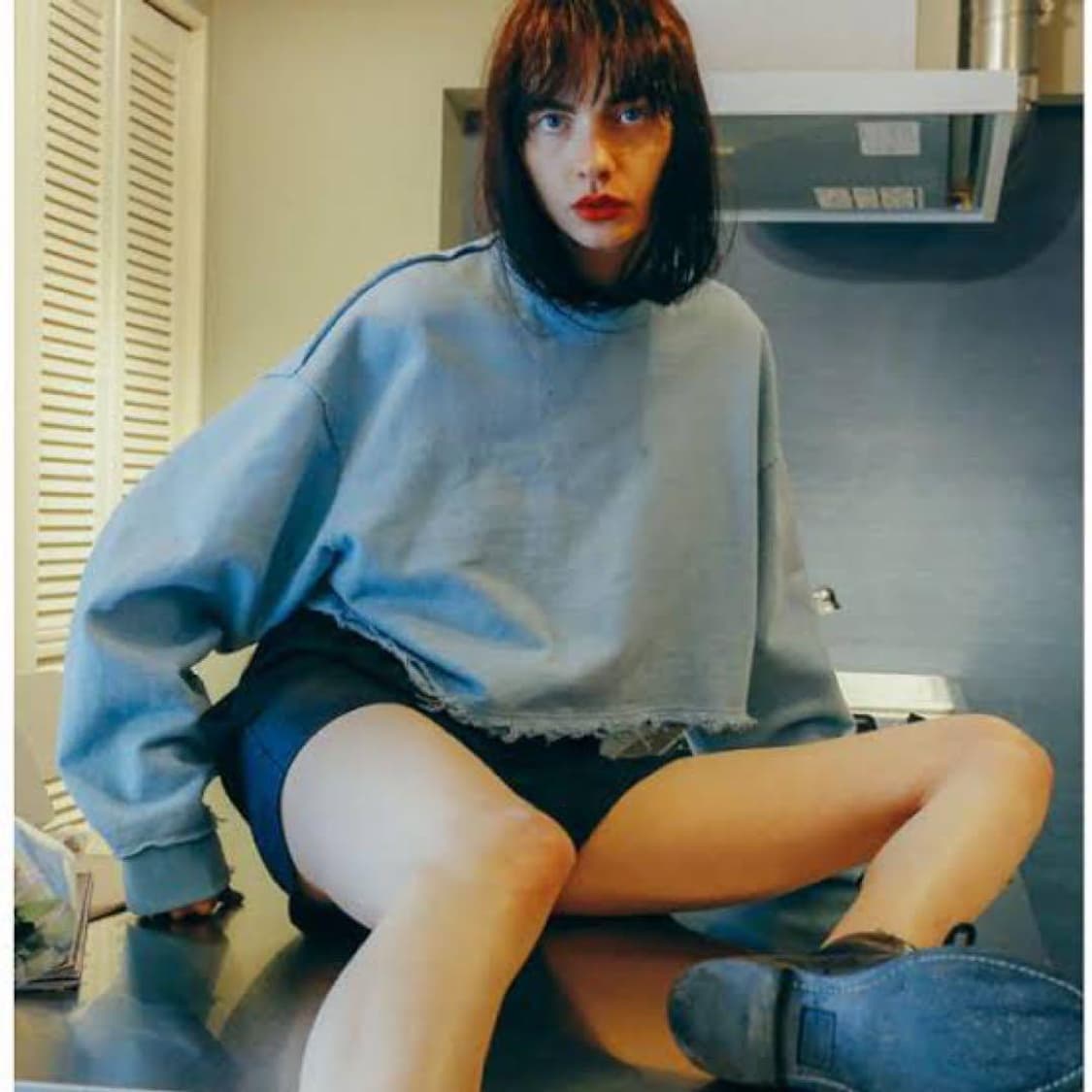 퍼버즈 PERVERZE Cropped Sweatshirt 상품이미지2