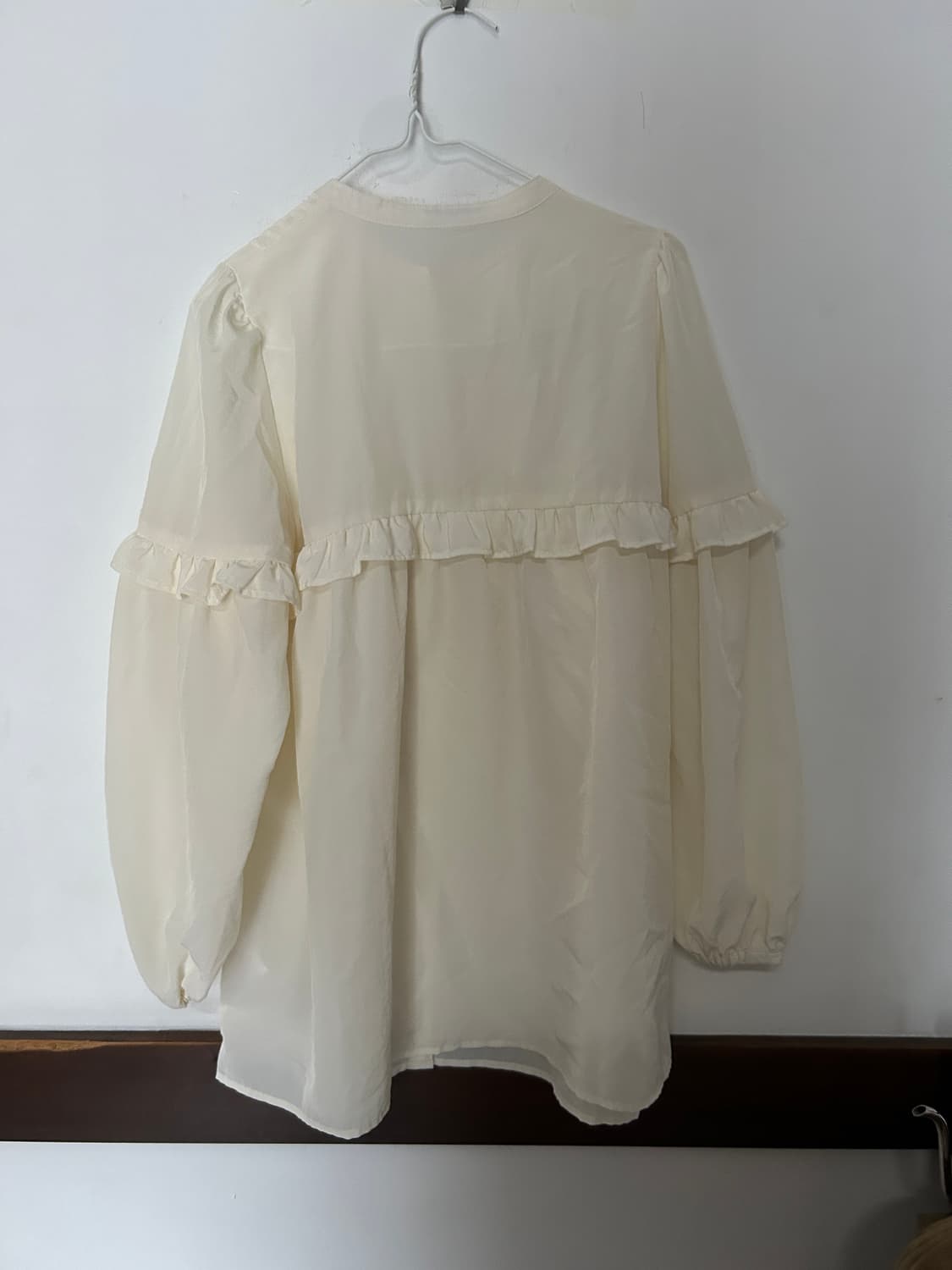 아이보리 프릴 셔츠  상품이미지5