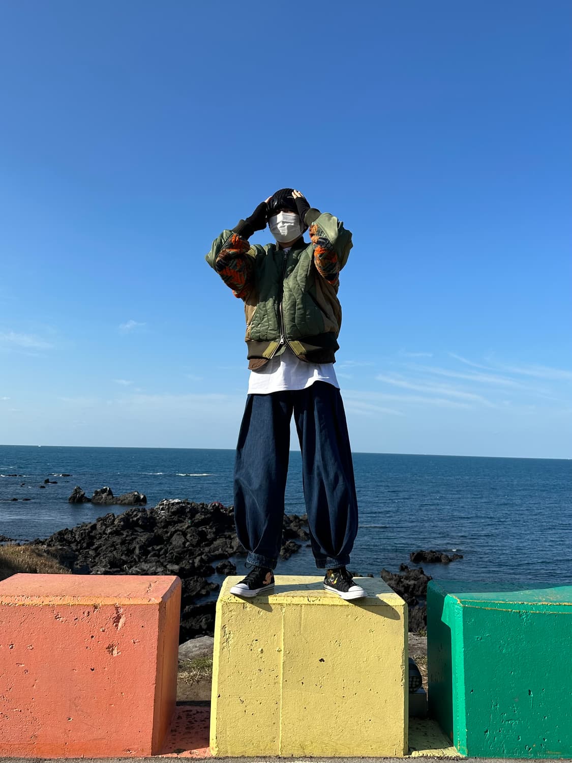 앤더스벨 x 아식스 콘트라스트 퀄팅 봄버 자켓 (카키) 상품이미지2