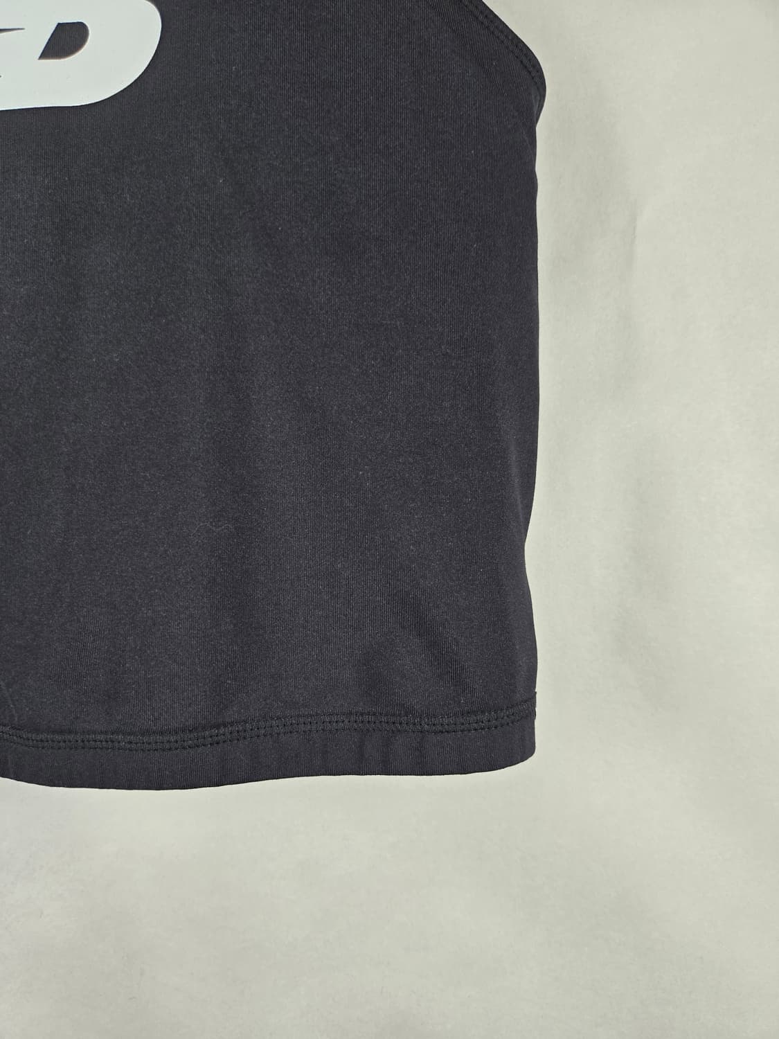 [무료배송]뉴발란스 95 여성 브라 내장 크롭탑 브라탑 민소매 블랙 상품이미지4