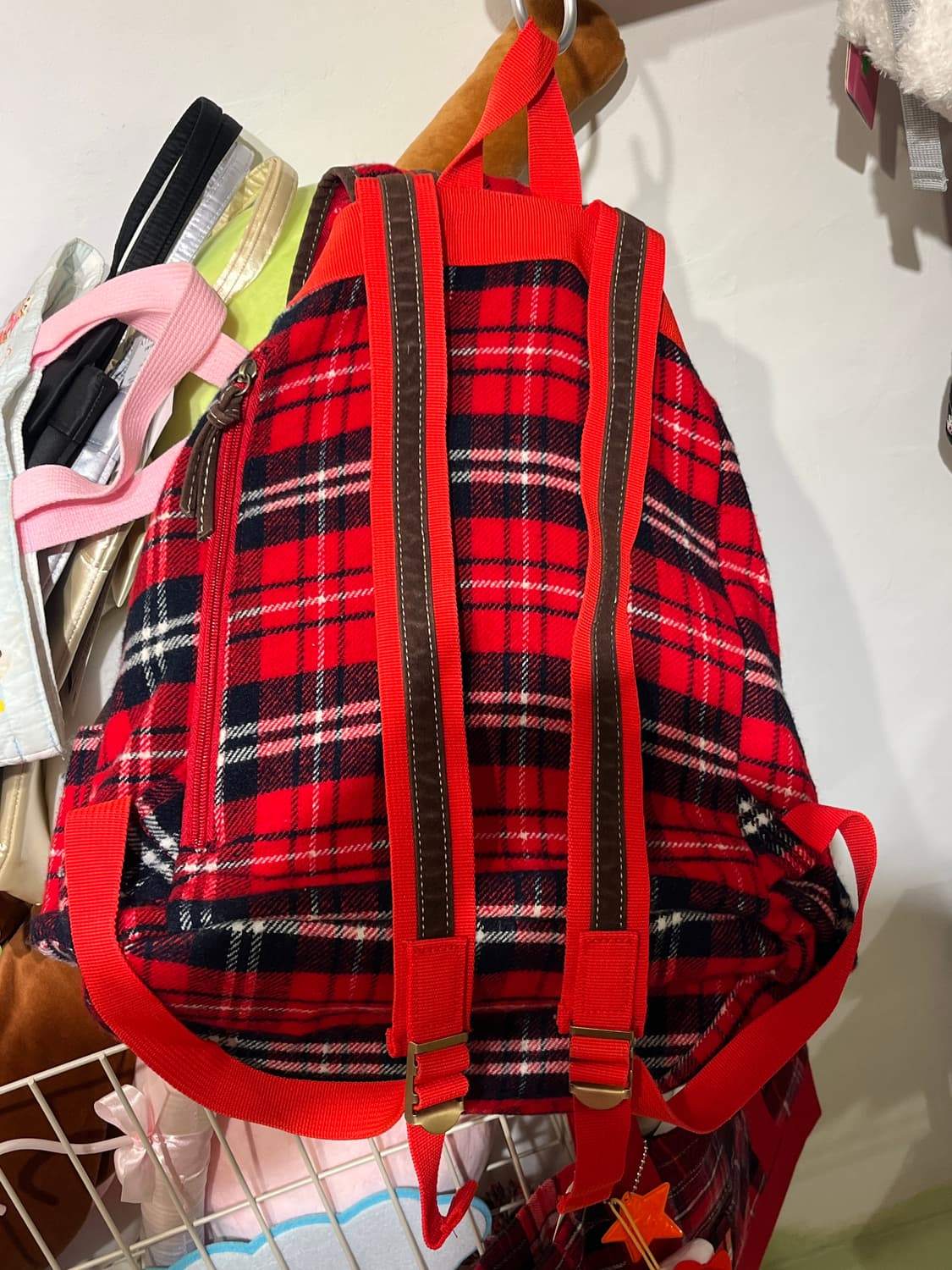 크리스마스 무드의 레드 체크무늬 백팩 🎄 상품이미지6