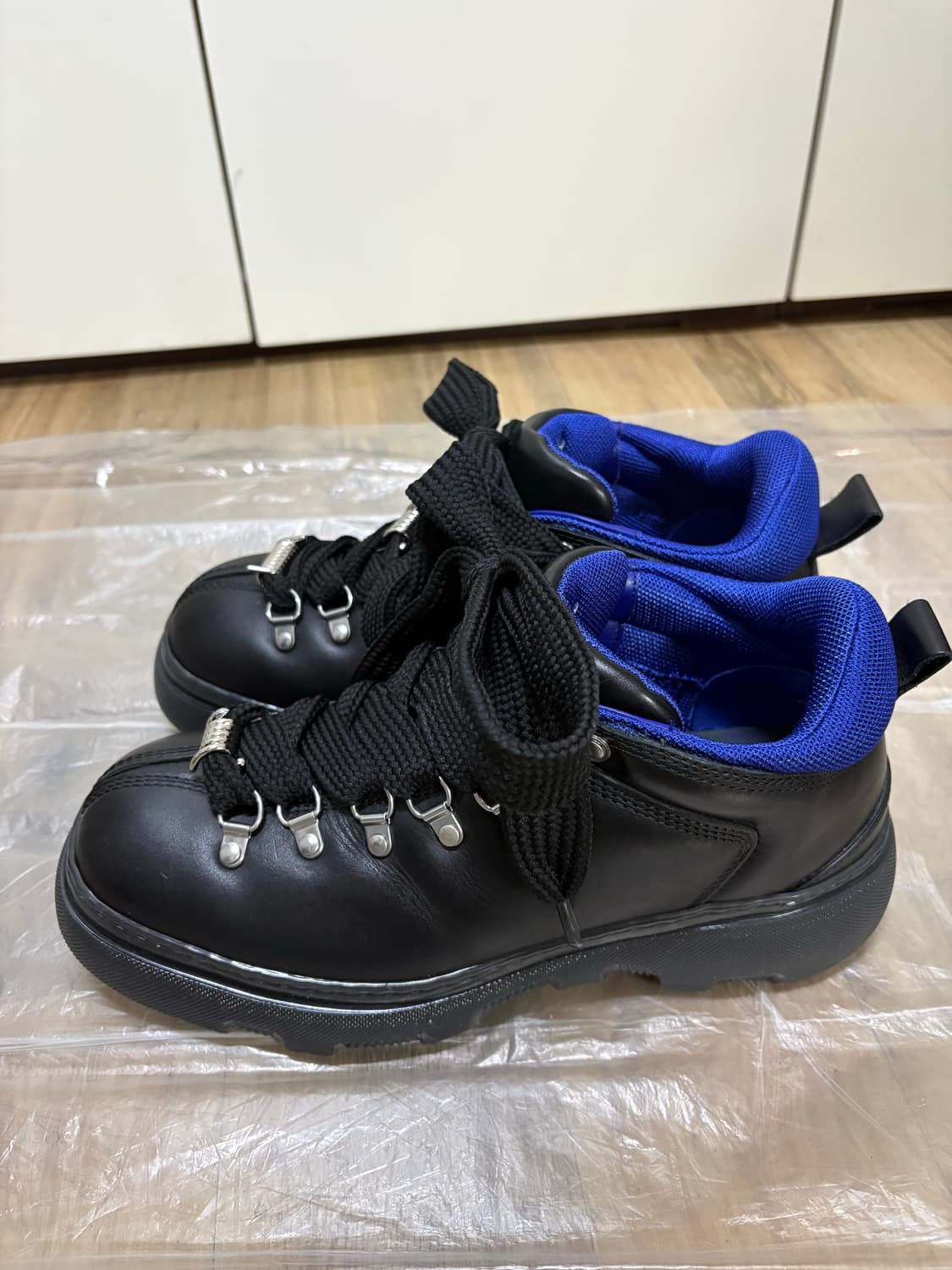 [41=260] 버버리 레더 트랙(트렉) 부츠 블랙 팝니다 상품이미지2