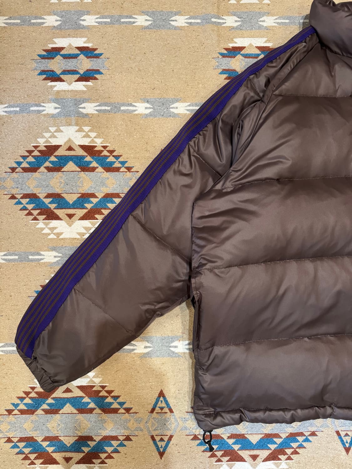 [L] 니들스 x 빔즈 다운 자켓 브라운  상품이미지2