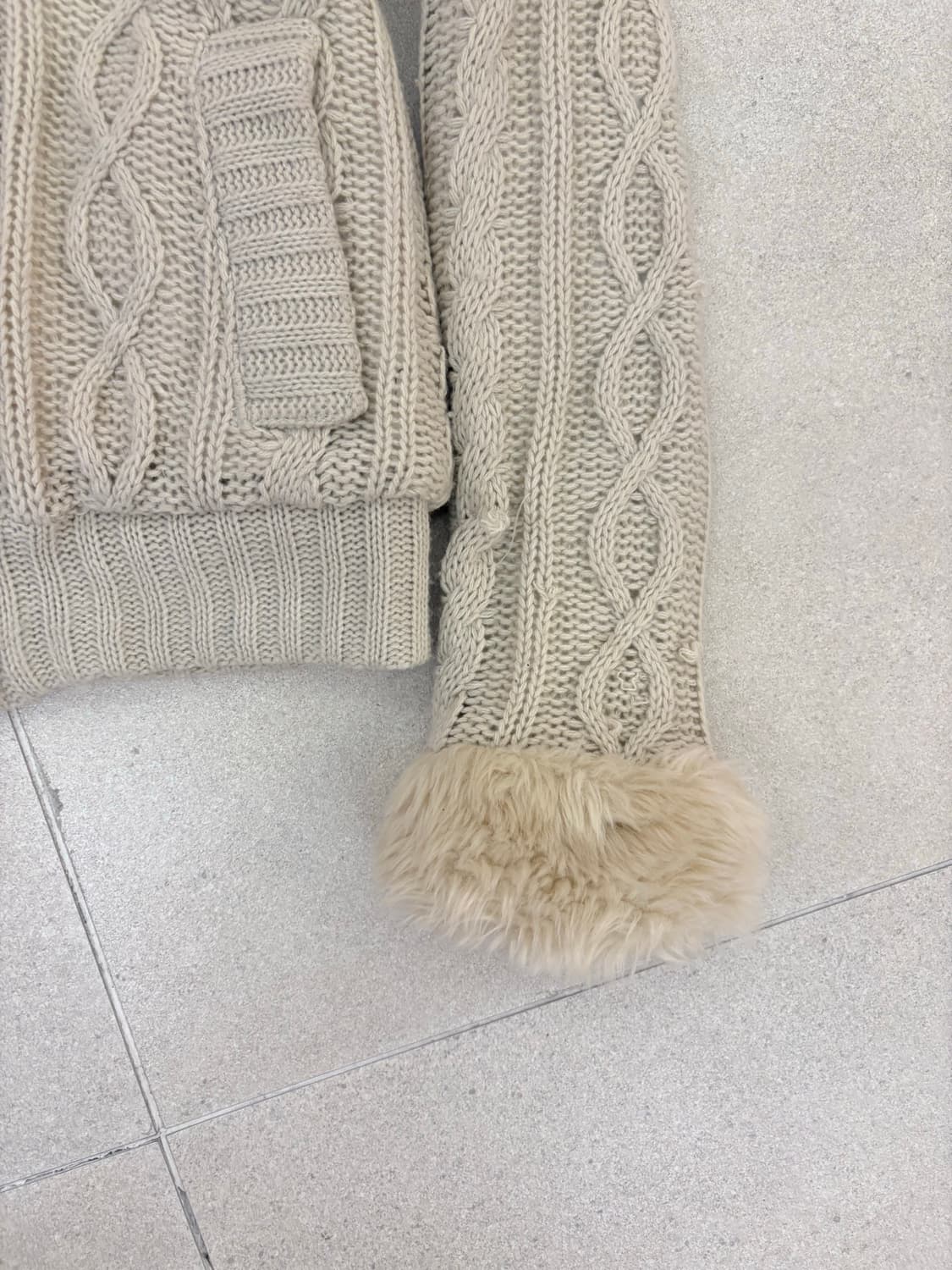 세실맥비 베이지 니트 퍼 후드집업 상품이미지4