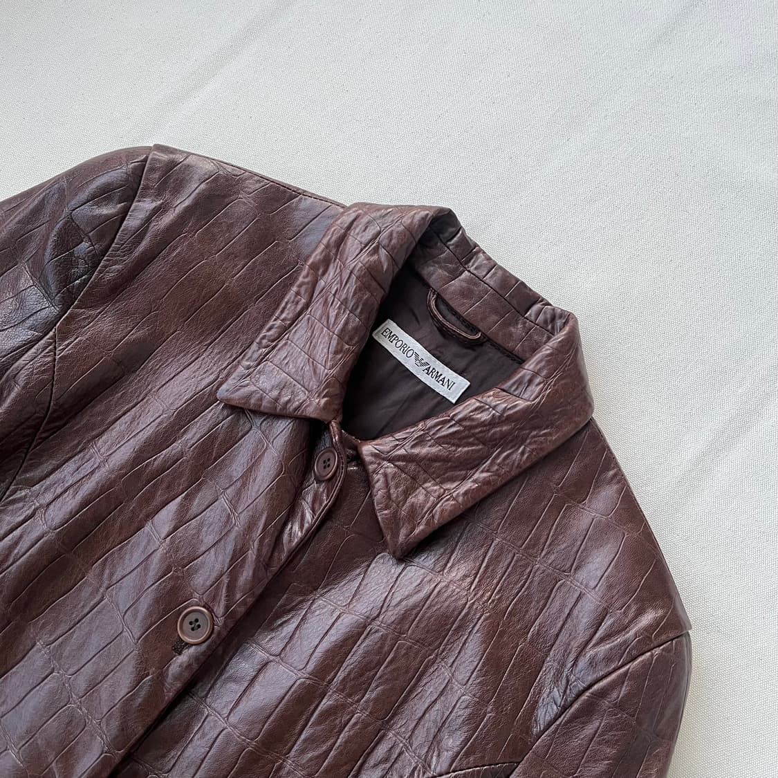 00s 엠포리오 아르마니 크로커 엠보 레더 크롭 자켓 상품이미지3