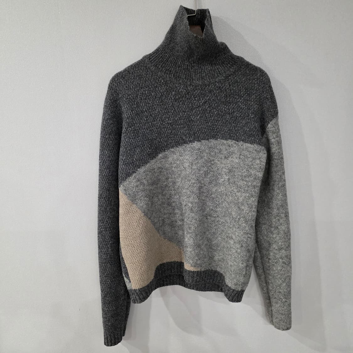 솔리드옴므 여성 배색 니트 상품이미지1