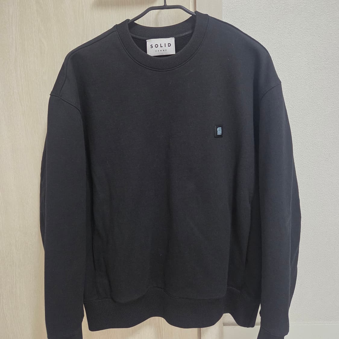 솔리드옴므 백로고 맨투맨 블랙 46 상품이미지1