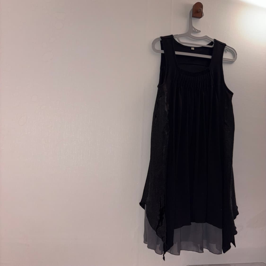 Shirring point unbalanced sleeveless one 상품이미지1