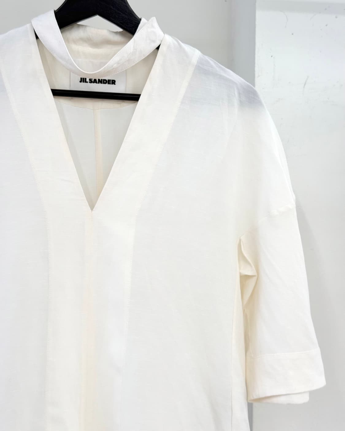 질샌더 아이보리 브이넥 하프 블라우스 상품이미지4