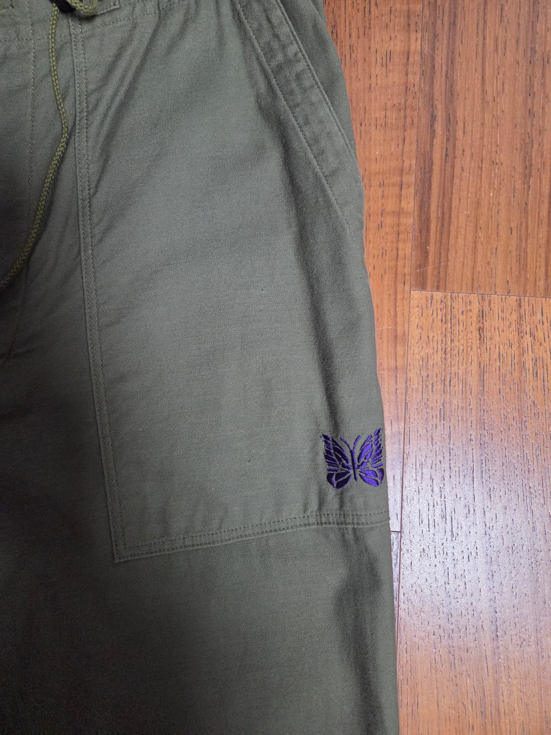 니들스 카키색 퍼티그 팬츠 상품이미지2