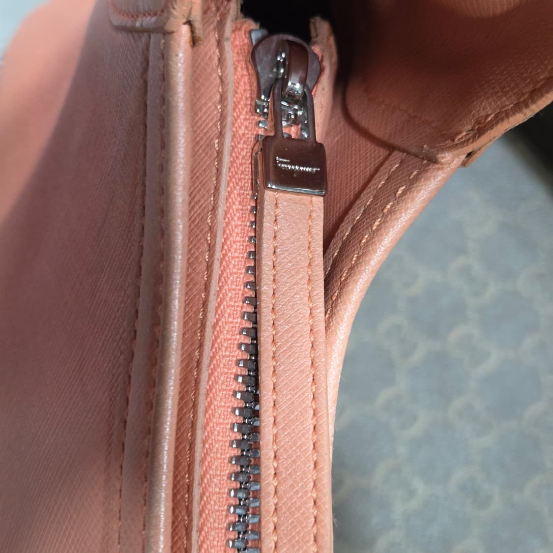 페라가모 사피아노 숄더 상품이미지6