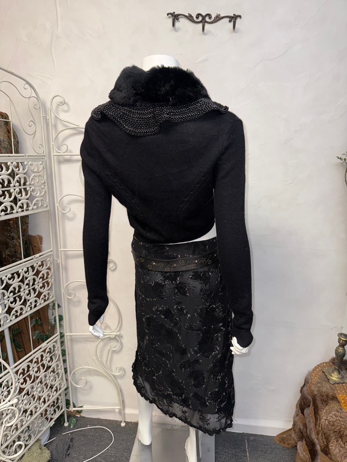 Black fur beads ruffle zipup cardigan 상품이미지3