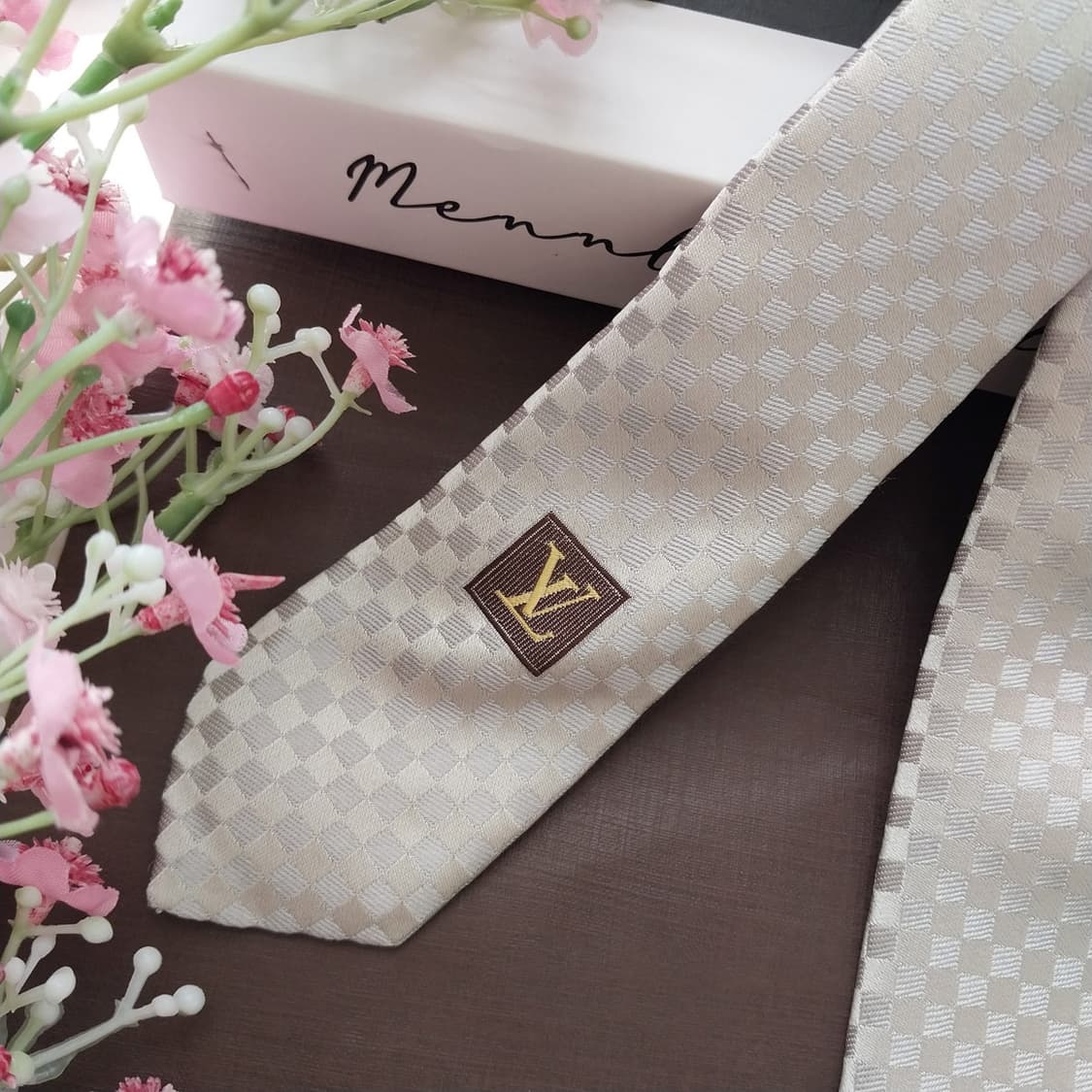 루이비통 실크 그레이 다미에 패턴 넥타이 9cm A+등급 K1769
 상품이미지3