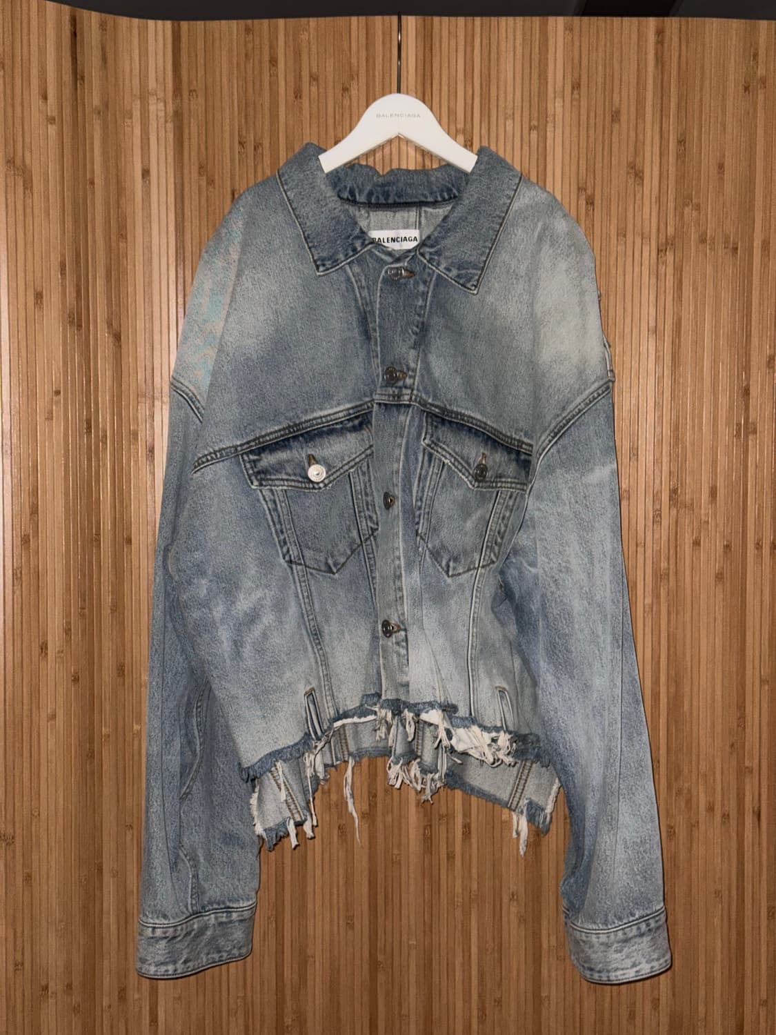 발렌시아가 디컨스트럭티드 오버사이즈 로우 데님 자켓 상품이미지8