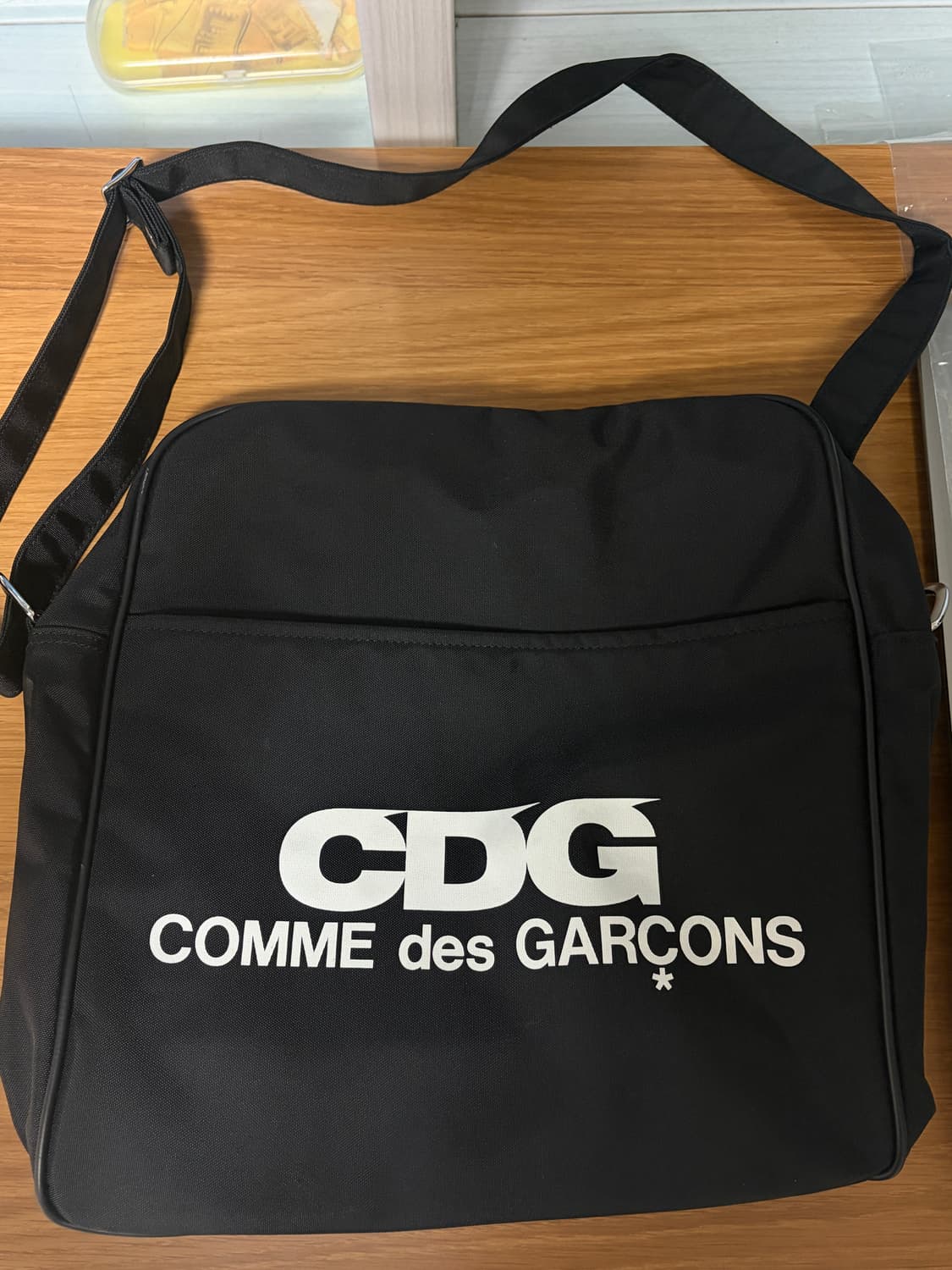 꼼데가르송 크로스백 상품이미지2