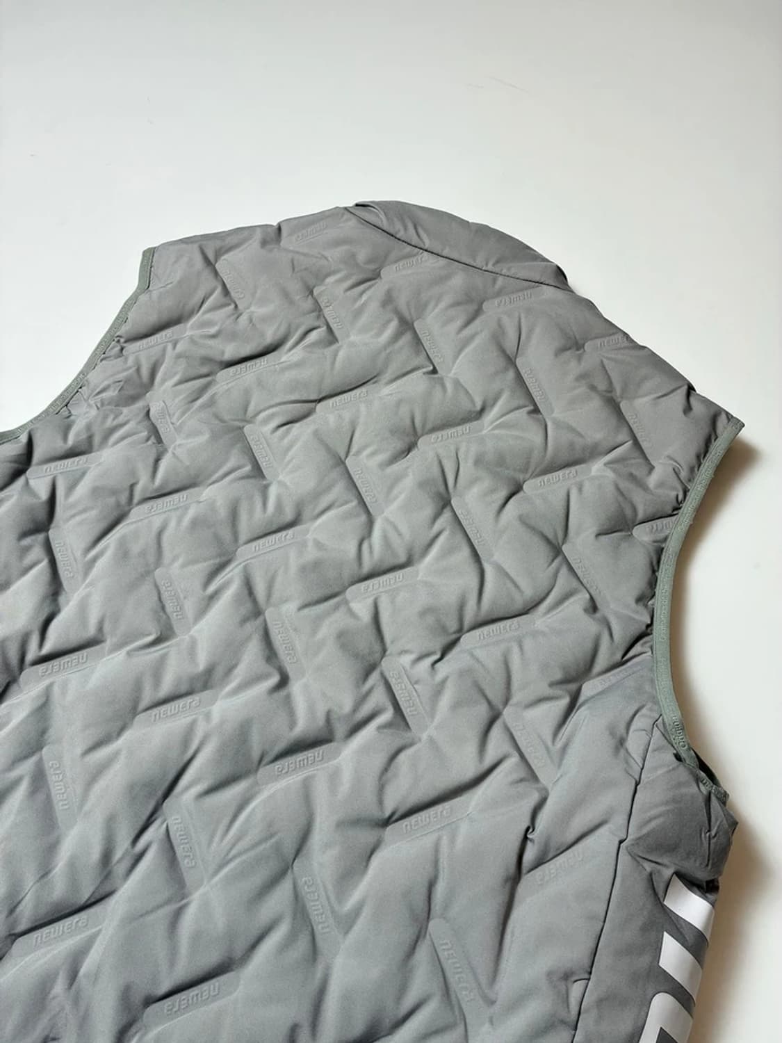 뉴에라 21FW 뉴테크 핫 멜트 큉팅 구스다운 베스트 PN8143 상품이미지6