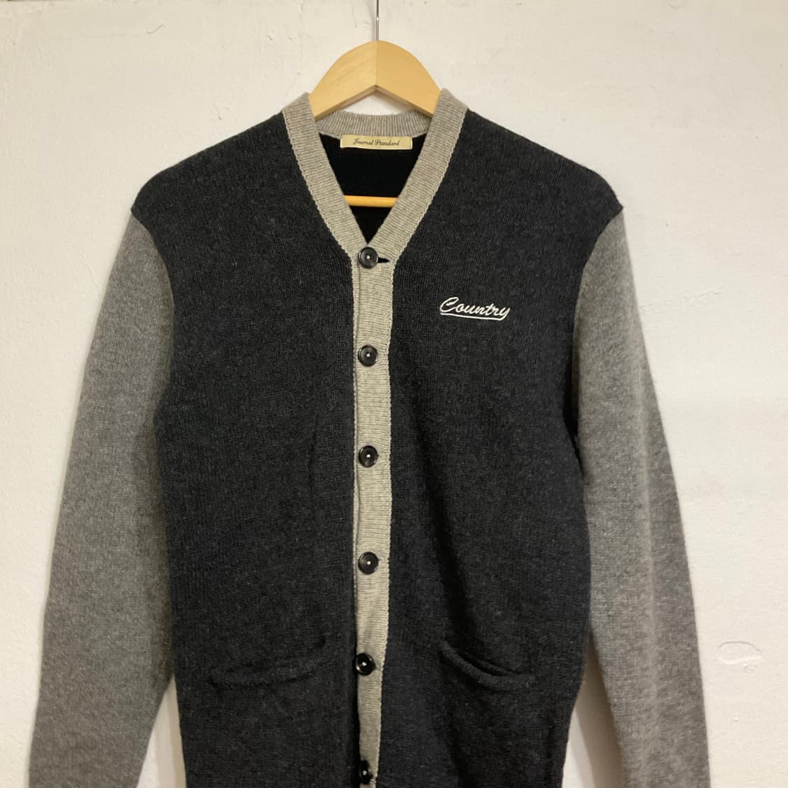 저널스탠다드 로커빌리 배색 울 가디건 상품이미지3