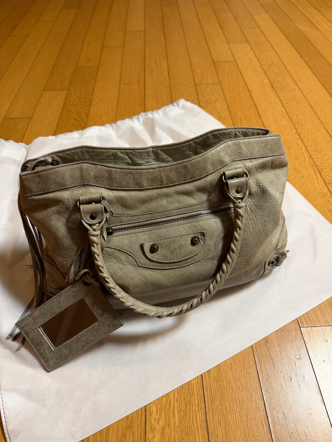 발렌시아가 시티 모터백 상품이미지2