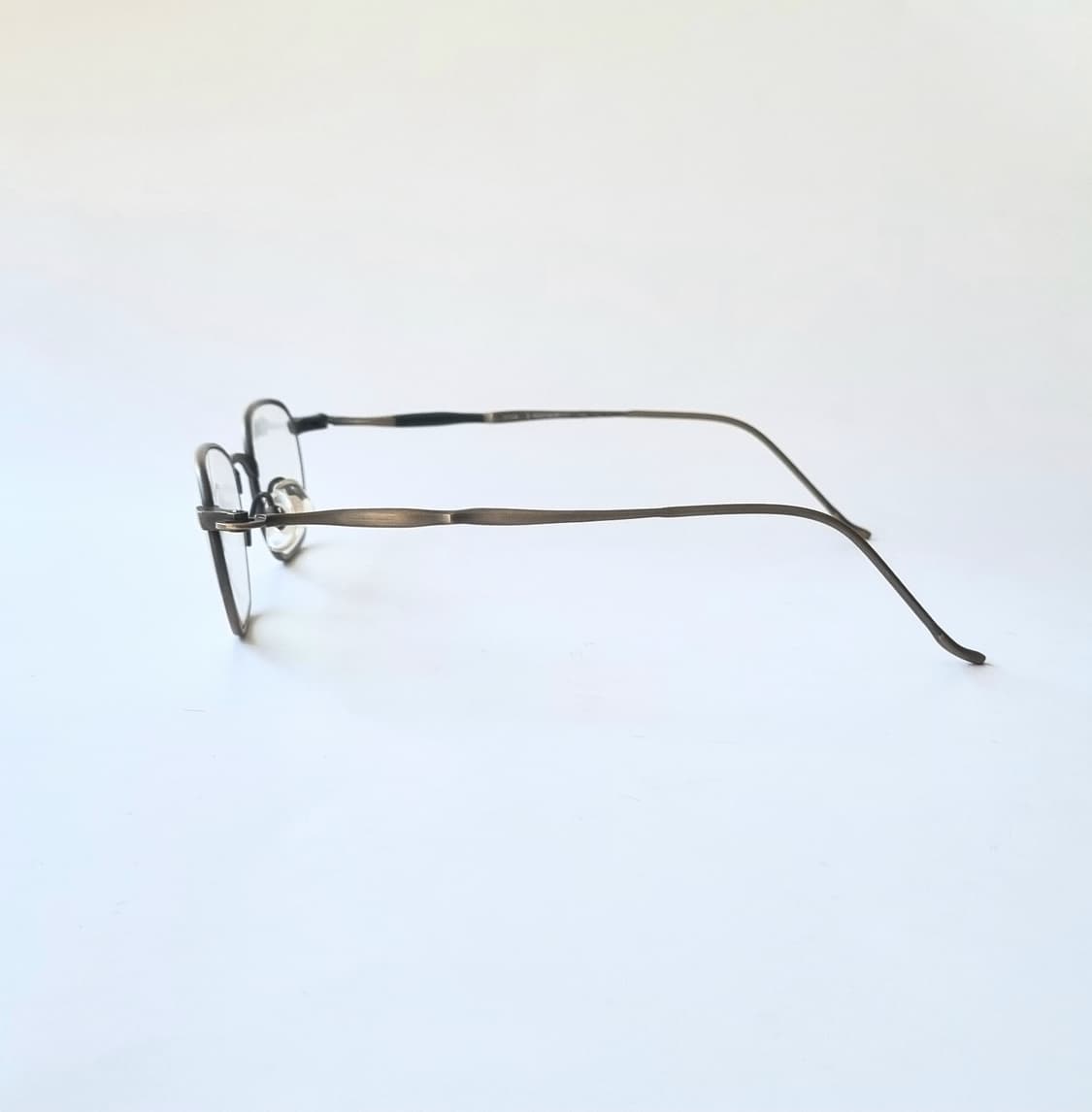 데드스탁 엔틱 브라운 다각 티타늄 안경테 상품이미지6